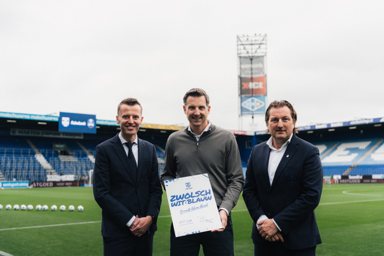 Op de foto vlnr: Eilt Staal (directeur Regio Zwolle United), Joram Maan (regiodirecteur Rabobank MKB Noord-Oost Nederland) en Joost Broerse (algemeen directeur PEC Zwolle).