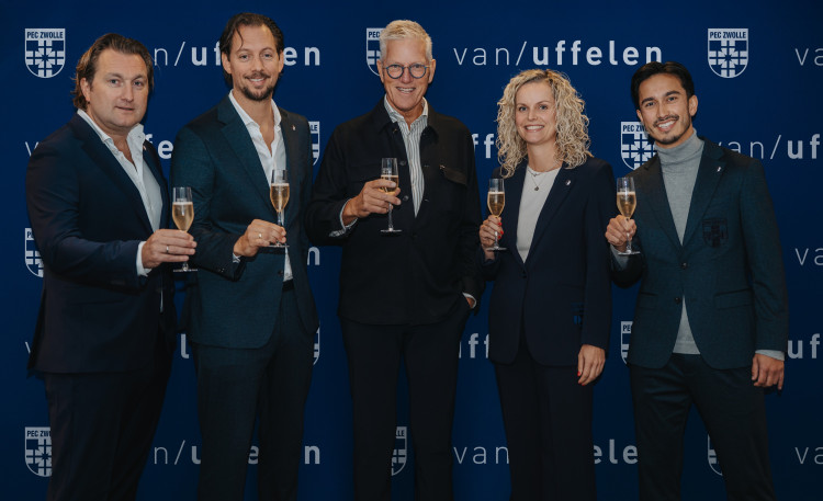 Op de foto (vlnr): Joost Broerse, Martijn Mul (beiden PEC Zwolle), Jitse Snoeijing (Van Uffelen), Lisette van der Molen en Jasper Strijker (beiden PEC Zwolle).