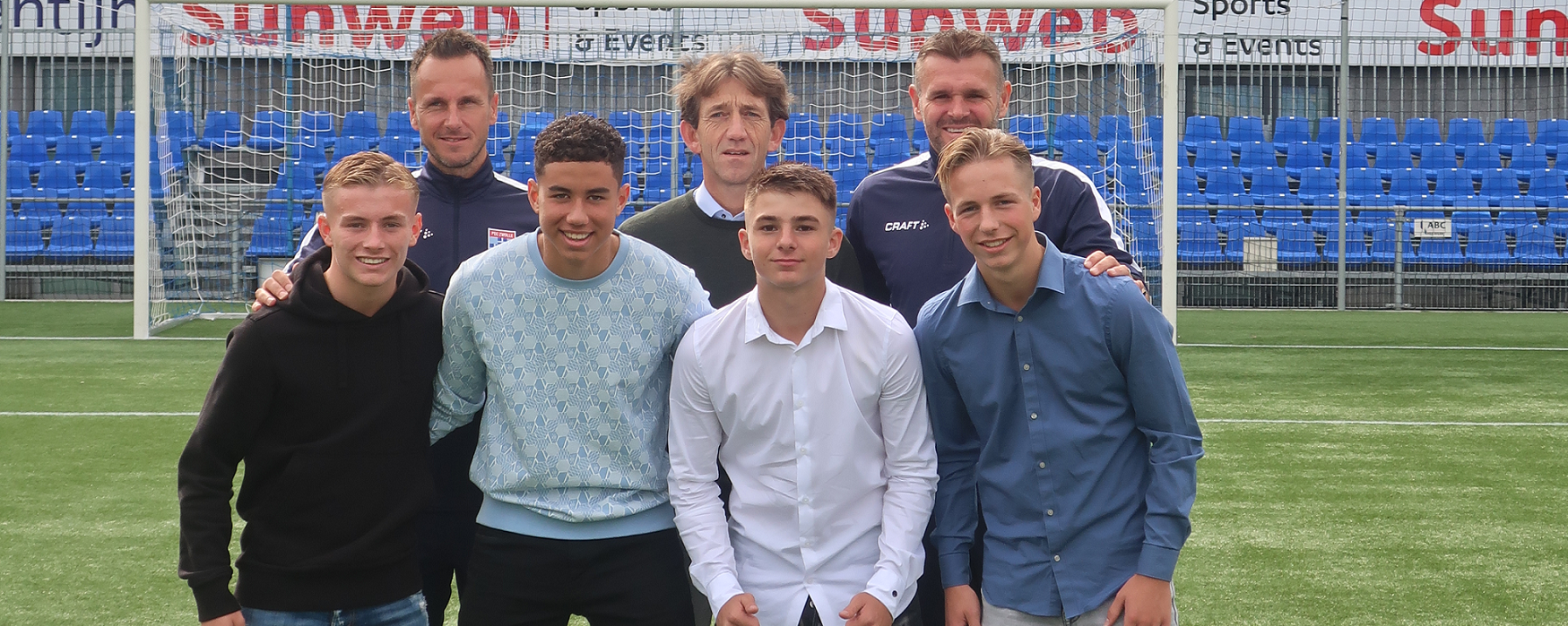 Vijf jeugdspelers tekenen contract bij PEC Zwolle