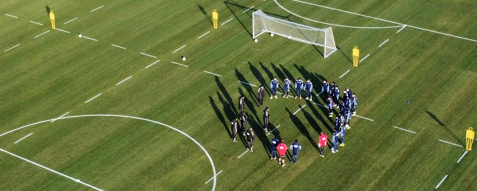 PEC Zwolle werkt eerste training af op Sportcampus De Pelikaan