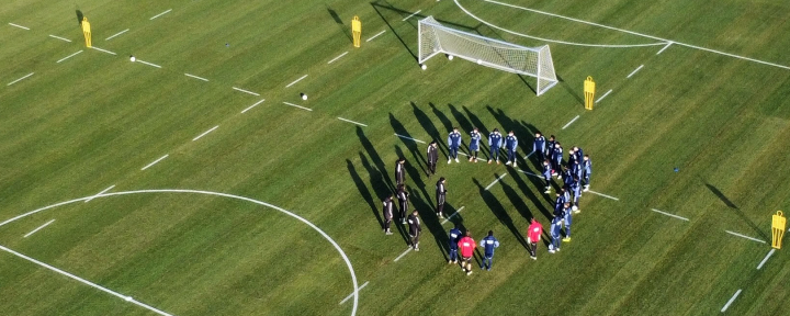 PEC Zwolle werkt eerste training af op Sportcampus De Pelikaan